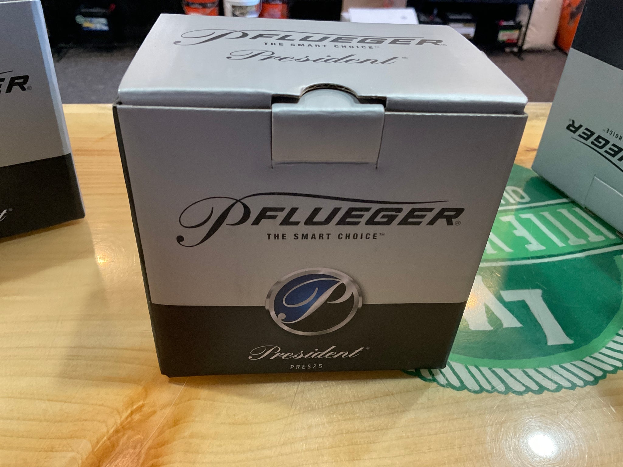 PFLUEGER PRESIDENT 25 SPIN REEL